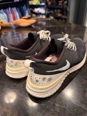 Nike Nathan Bell Black & White Floral Accent Running Sneakers